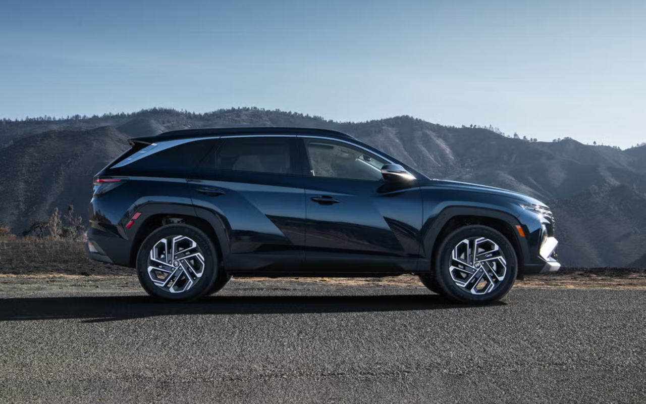 2025 Hyundai Tucson Hybrid parked in a scenic urban setting